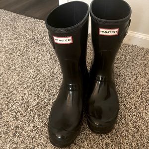 Women’s Hunter black rain boots - size 9 “original short”